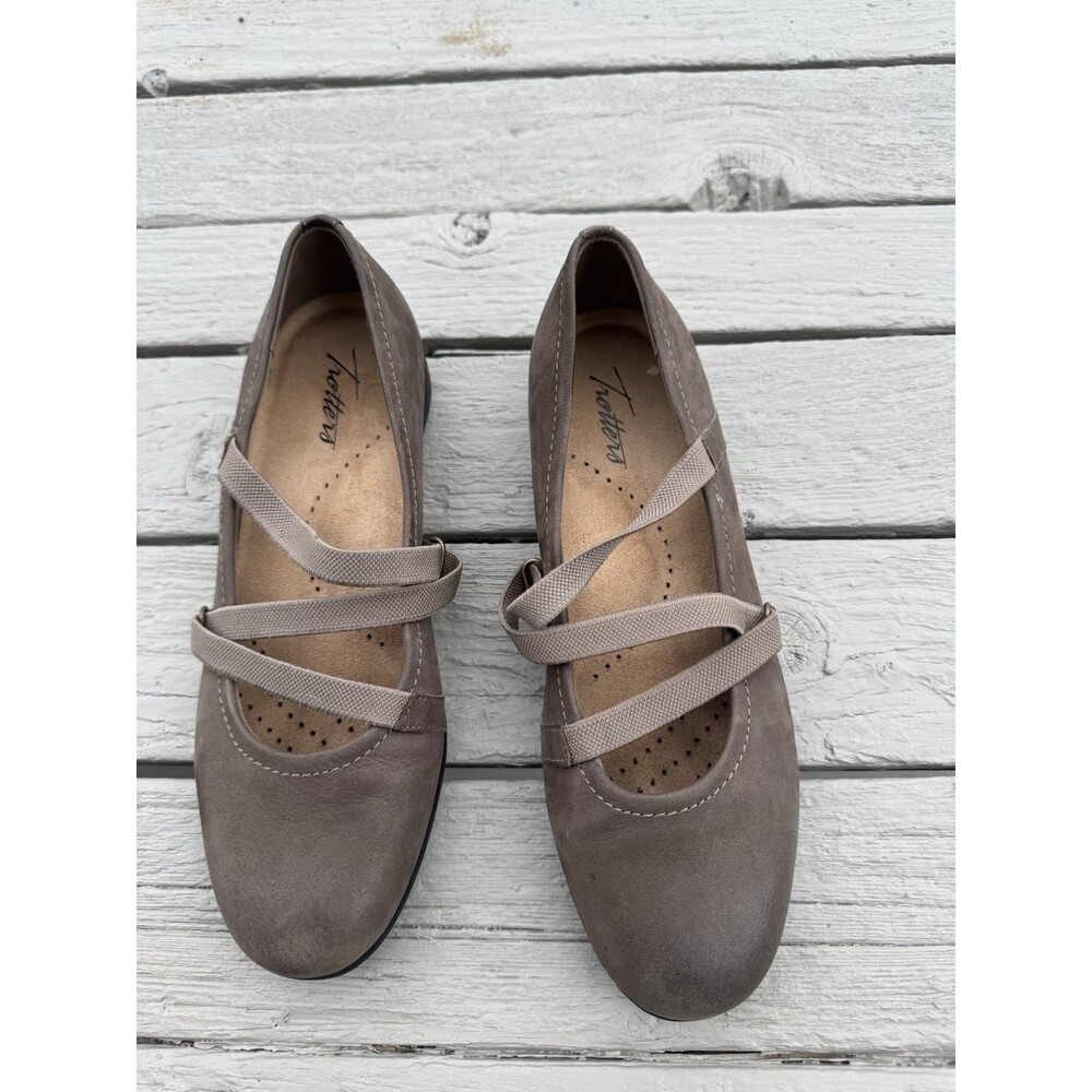 Trotters Women’s Brown Synthetic Strap Slip-On Flats Round Toe Solid US 8 M